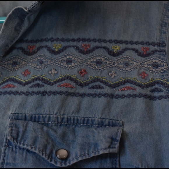 MAURICES Denim Design Button-Down Shirt - Picture 4 of 6